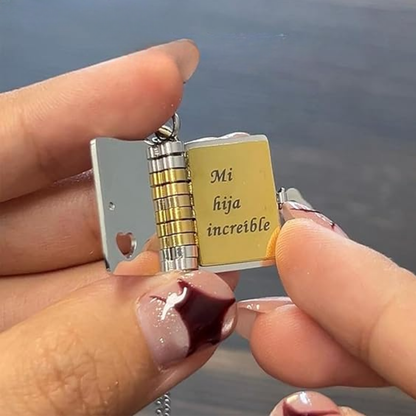 Collar libro grabado con mensaje para hijos/as